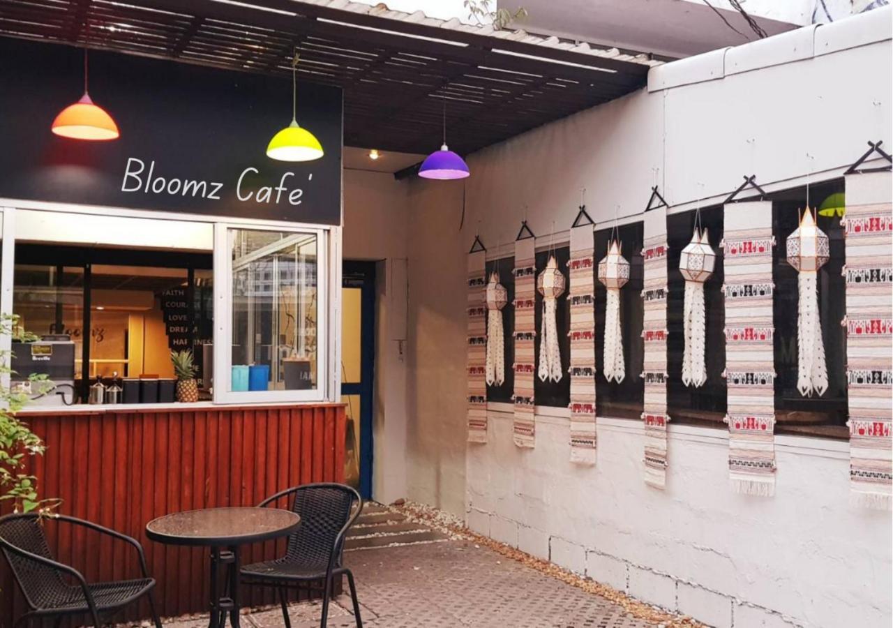 Bloomz Hostel チエンマイ エクステリア 写真